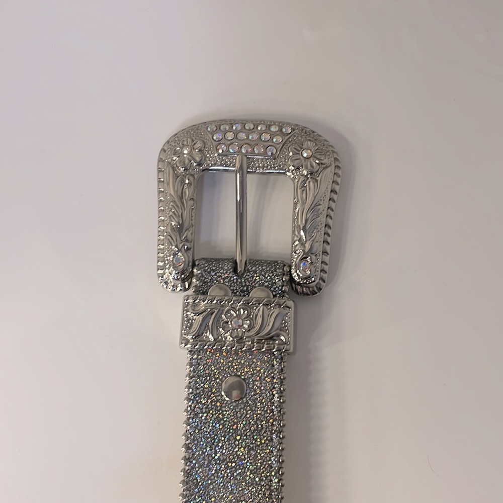 b.b. Simon belt🤍 - Picture 3 of 4